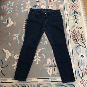 Joe’s “Annie Chelsea” Legging Jean